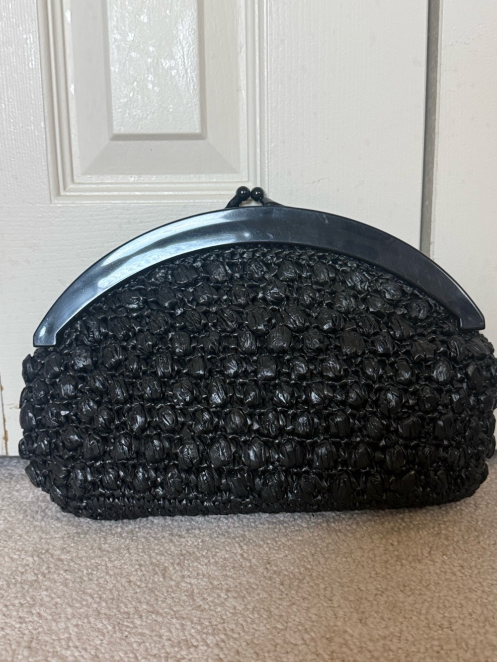 Vintage Glam Black Woven Clutch – Statement Kiss Lock Evening Bag!